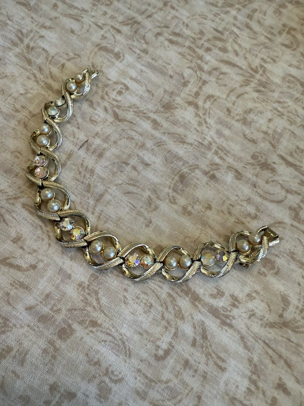 Gorgeous Vintage CORO Aurora Borealis Rhinestone Gold Tone Bracelet